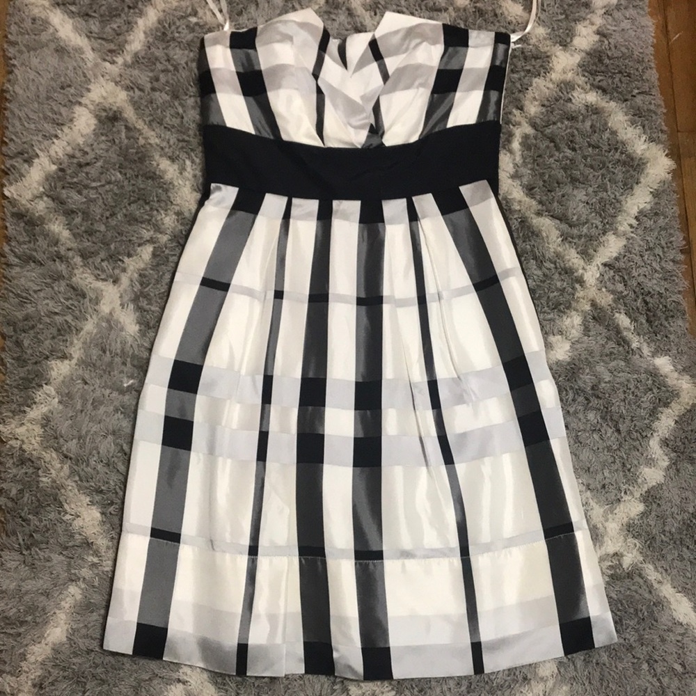 Stunning 🔥 black and white dress!